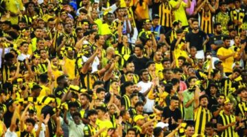 تذاكر مباراة الشباب في مدرجات الاتحاد تُباع بالكامل